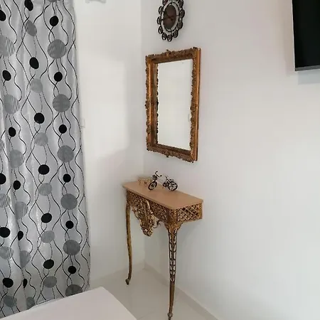 Jz E'bella Guest house *