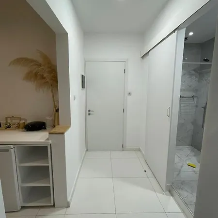 Jz E'bella Guest house Rhodes City